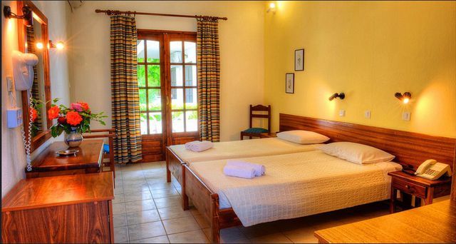 Philoxenia Bungalows - double room with bunk bed